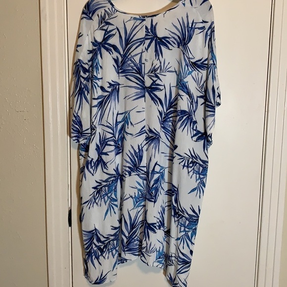 Karen Kane High/Low Top - Picture 2 of 7